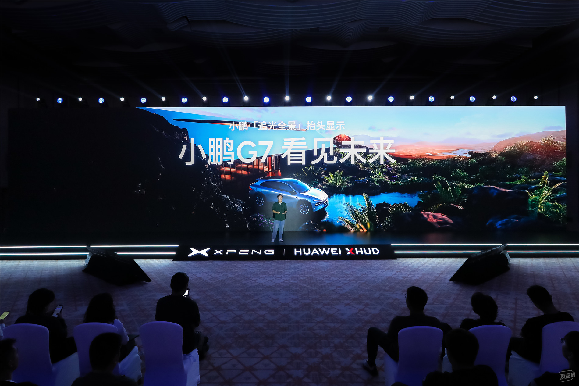 智能驾驶的“第二块屏”革命:小鹏×华为AR-HUD重新定义车载显示技术