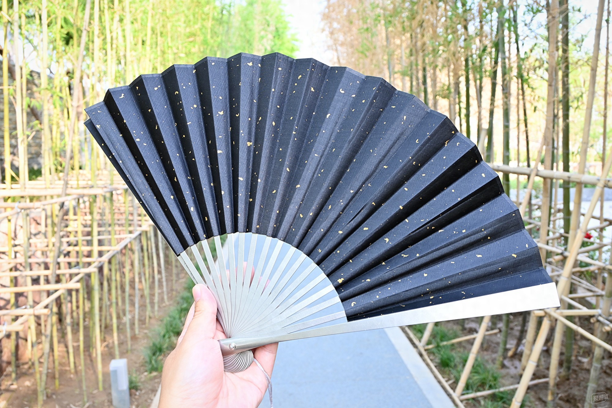 FEGVE费戈轻风系列钛扇“茄头”:轻盈舒适,手持防身必备!品评