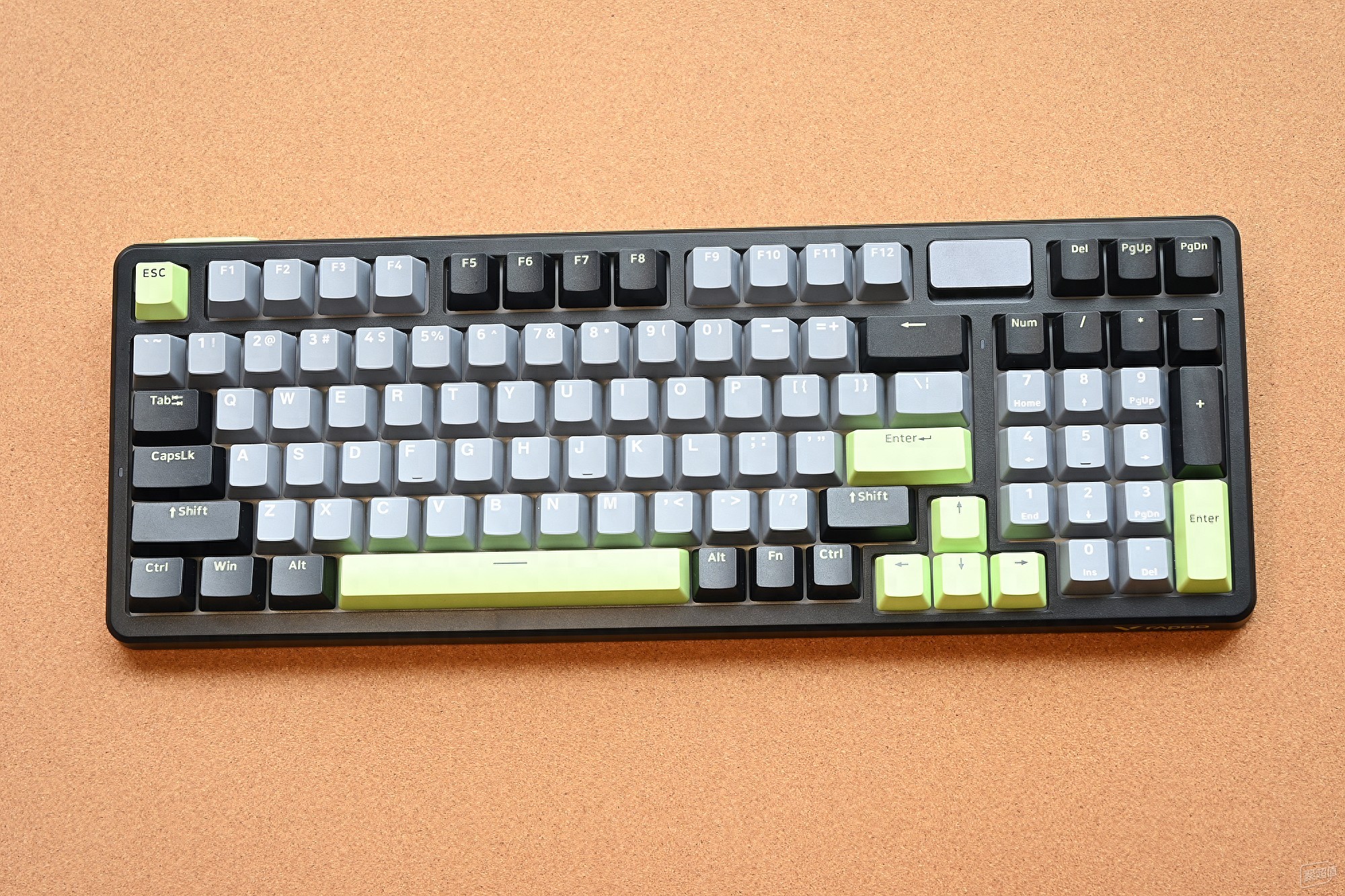 雷柏V700 DIY-98客制化多模无线机械键盘:游戏办公新利器体验