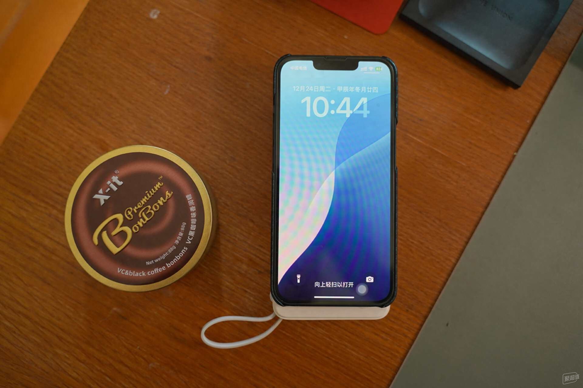 魔都打工人必备!西圣磁吸式移动电源续航神器评测