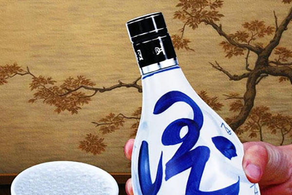 提升原浆白酒选择技巧：从色泽到口感，一网打尽