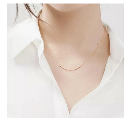 京东618狂欢季:探寻CELINE水桶包、Bottega Veneta华夫包等顶级奢侈品,打造绝美夏日时尚穿搭