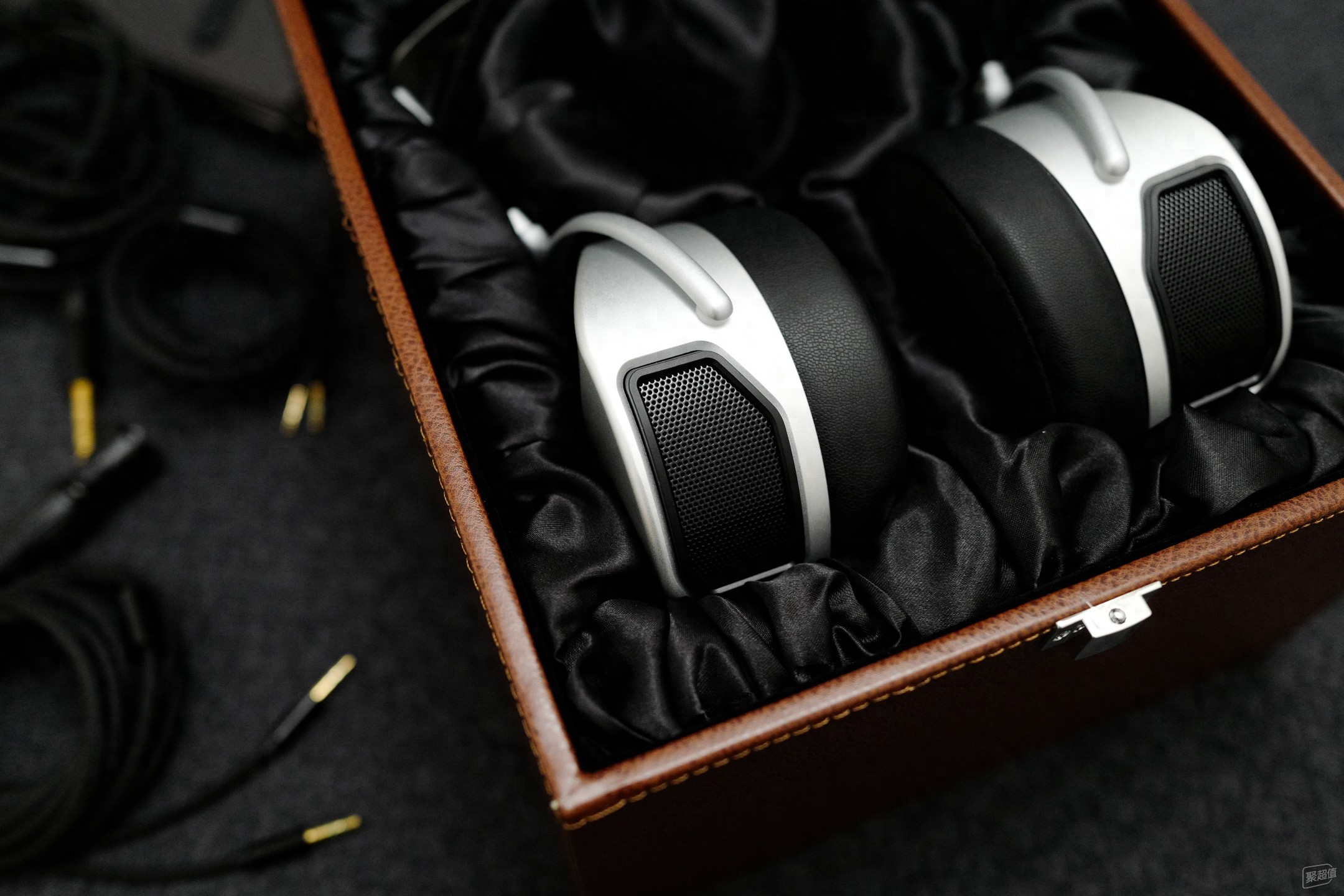 HIFIMAN ISVARNA:掀起声浪,聆听潮涌 - 动圈+平板混合动力耳机评测