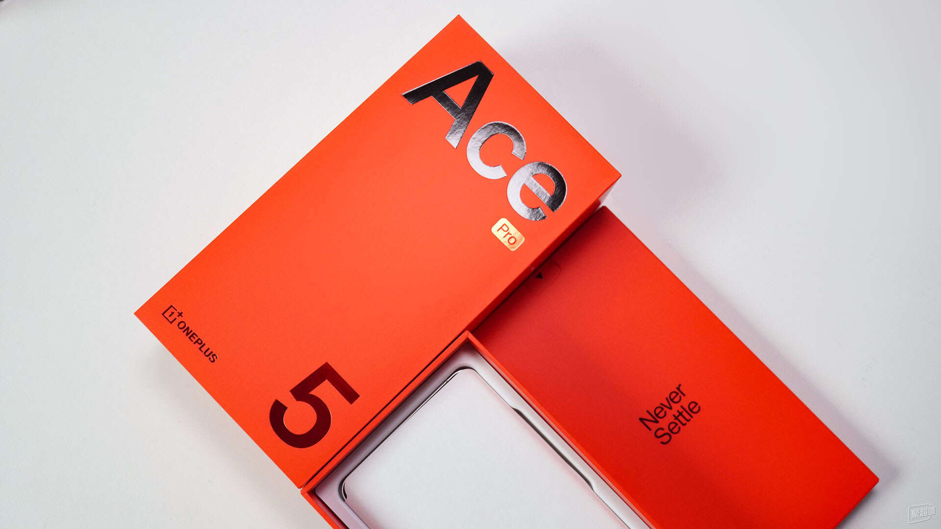 闪耀登场，超凡表现 - 一加Ace 5 Pro