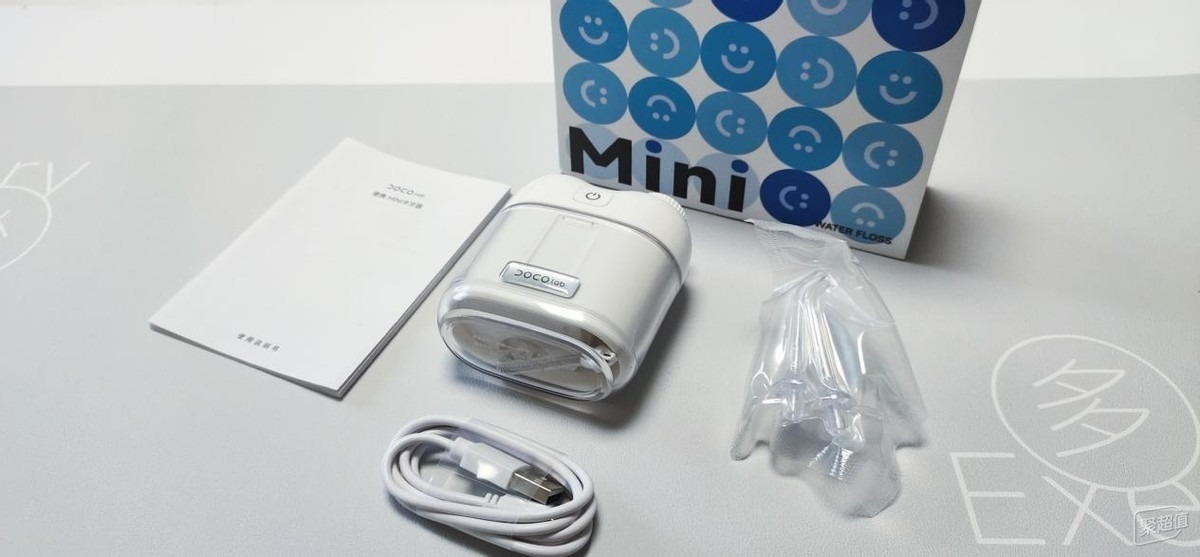 DOCO MINI口袋冲牙器: 手掌大小超便携，高效清洁零残留！