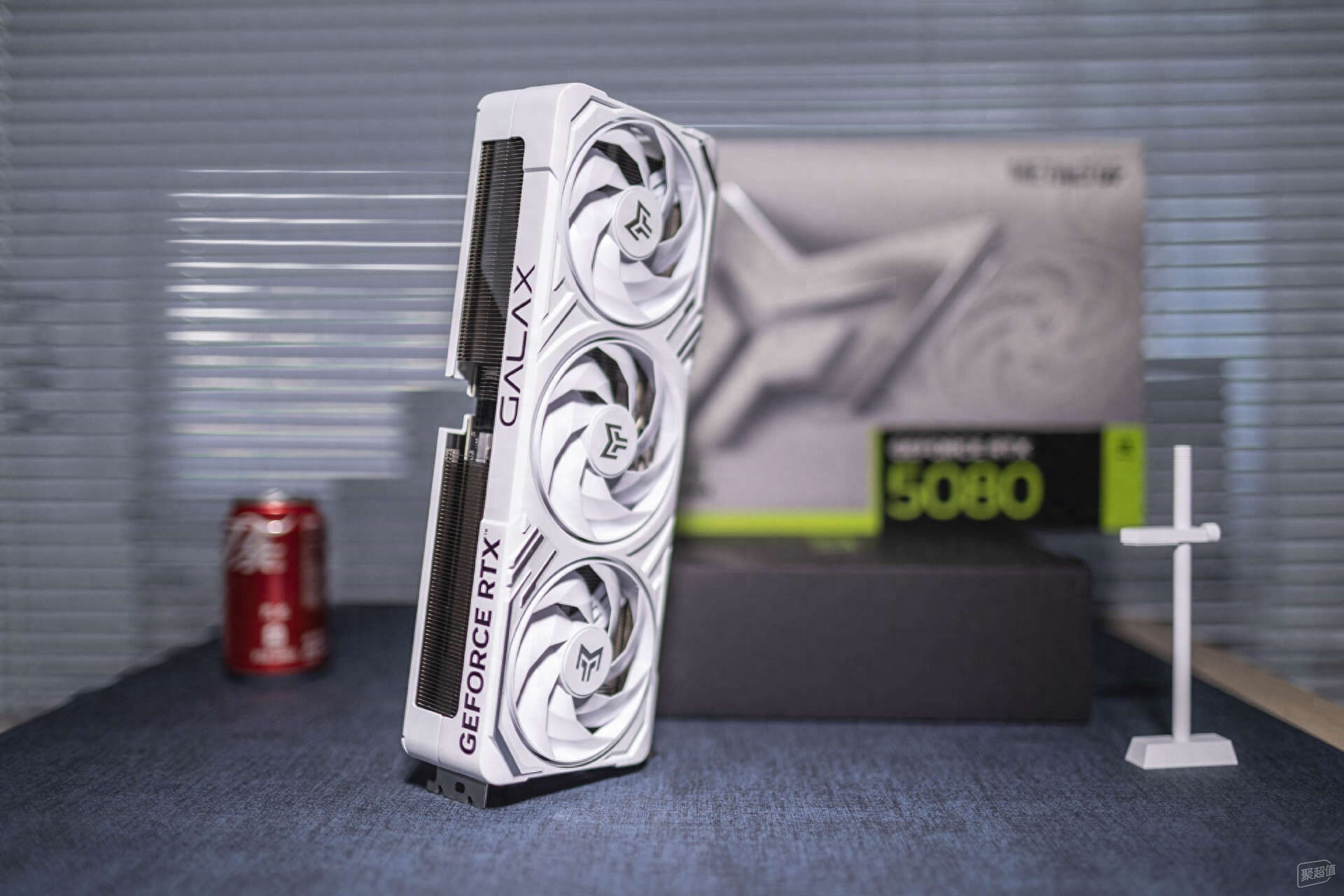 深度评测：影驰RTX 5080金属大师白金版开箱及硬朗风格展示