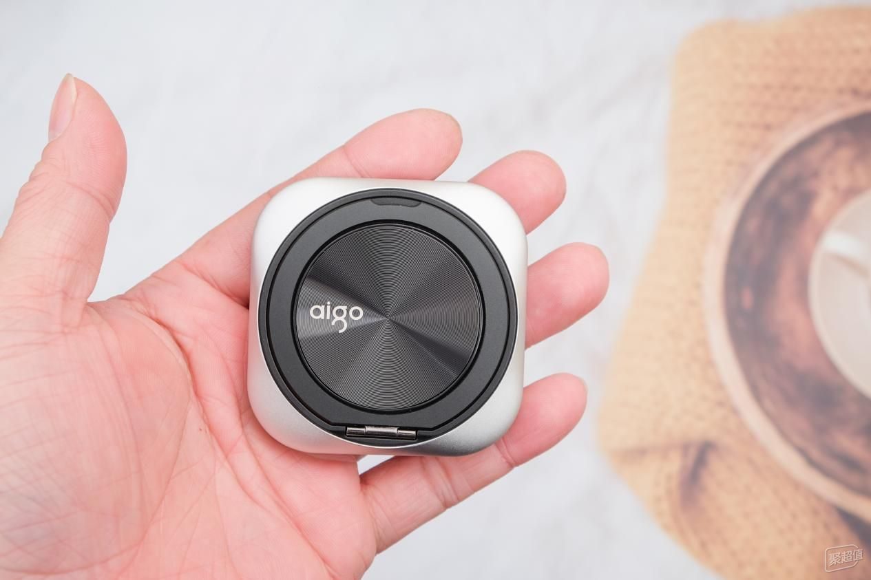 aigo P5磁吸移动固态硬盘测评：速度与便携的完美结合