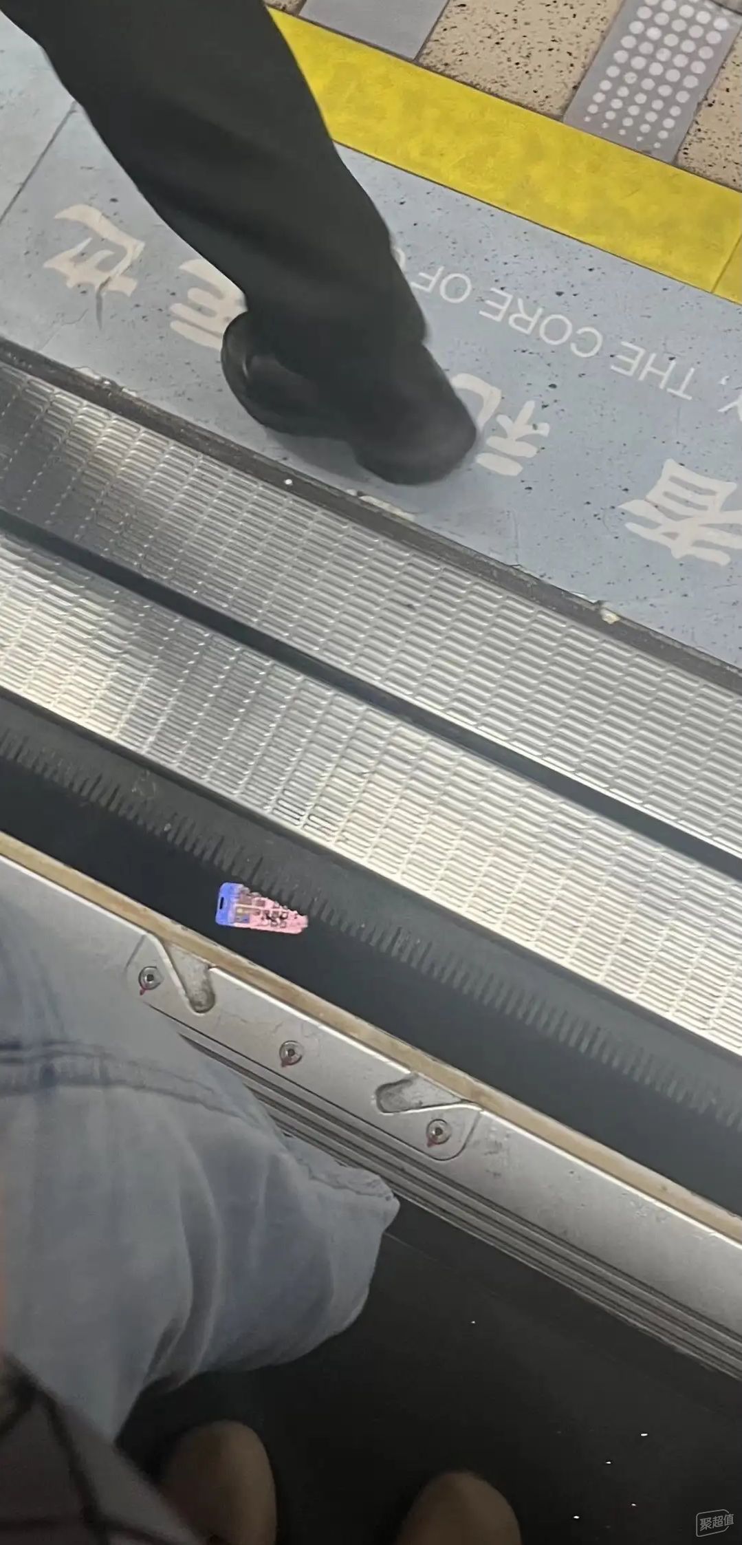 广州死亡三号线:通勤梦魇与东京地铁机器的人类学
