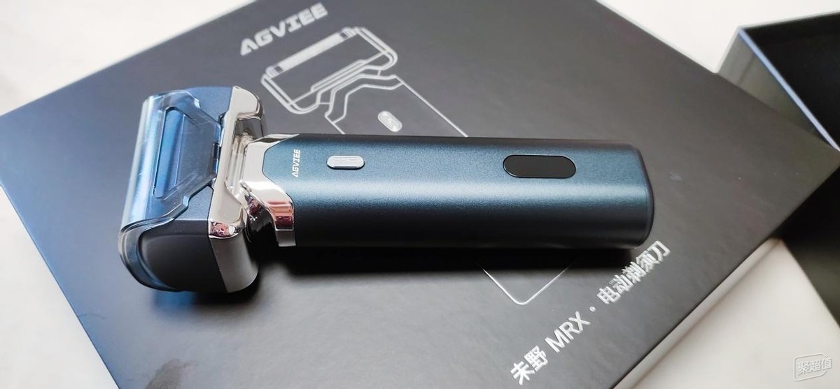 巅峰动力21000转!全面解决下颌死角,剃须更便捷——未野五刀头剃须开箱测评