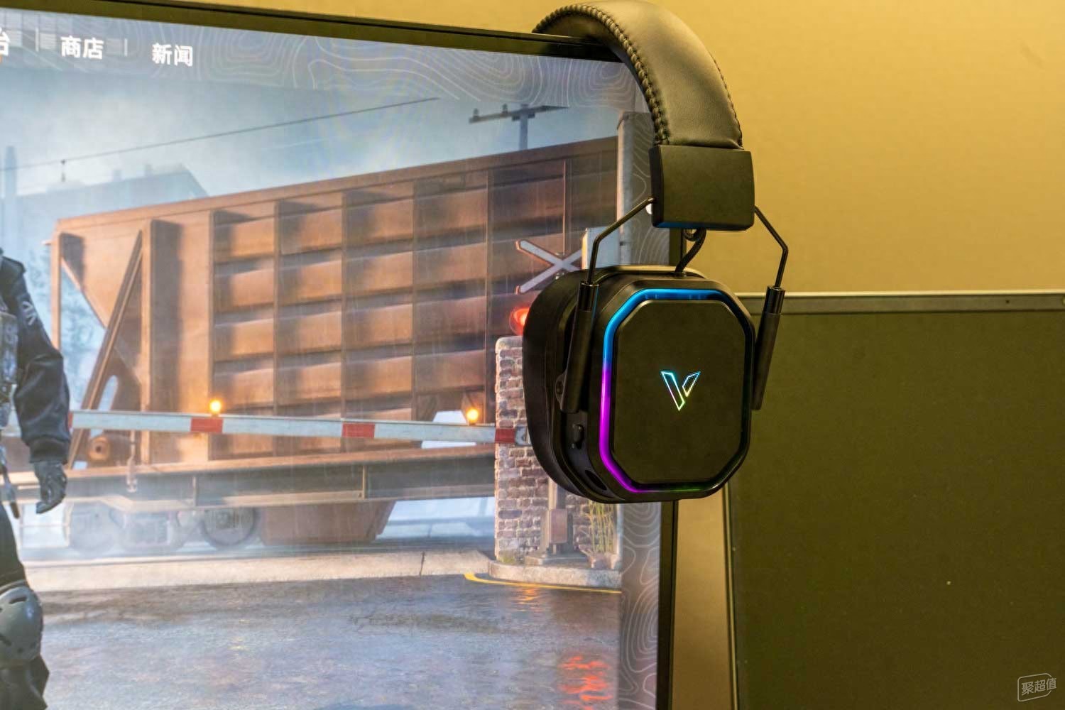 如何在打游戏时没有耳机的情况下进行声音定位？雷柏VH850电竞耳机开箱体验