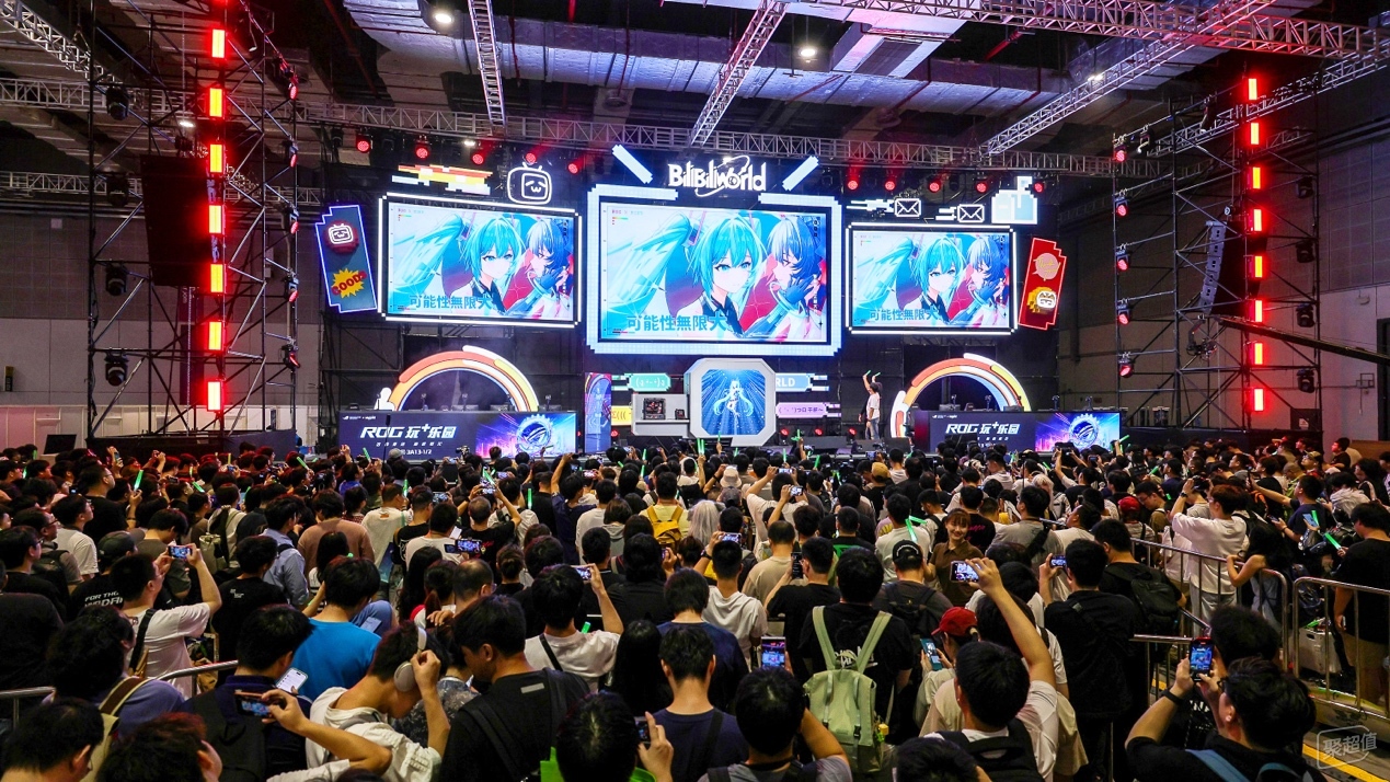 从RO姬到雪武战姬，华硕主板承包BW全场焦点，ROG玩+乐园绝对称职