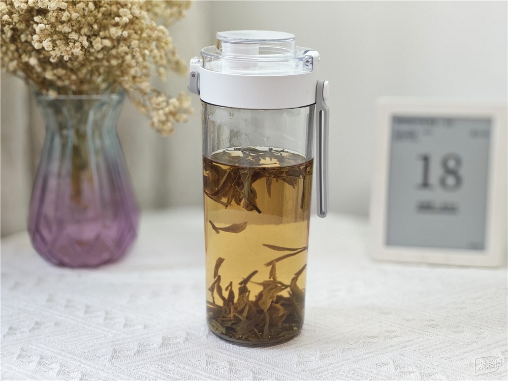 放便携水杯体验：便捷开盖，轻便实用