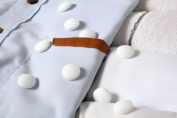 樟脑丸选购指南：如何考量防虫效果与挥发时长？