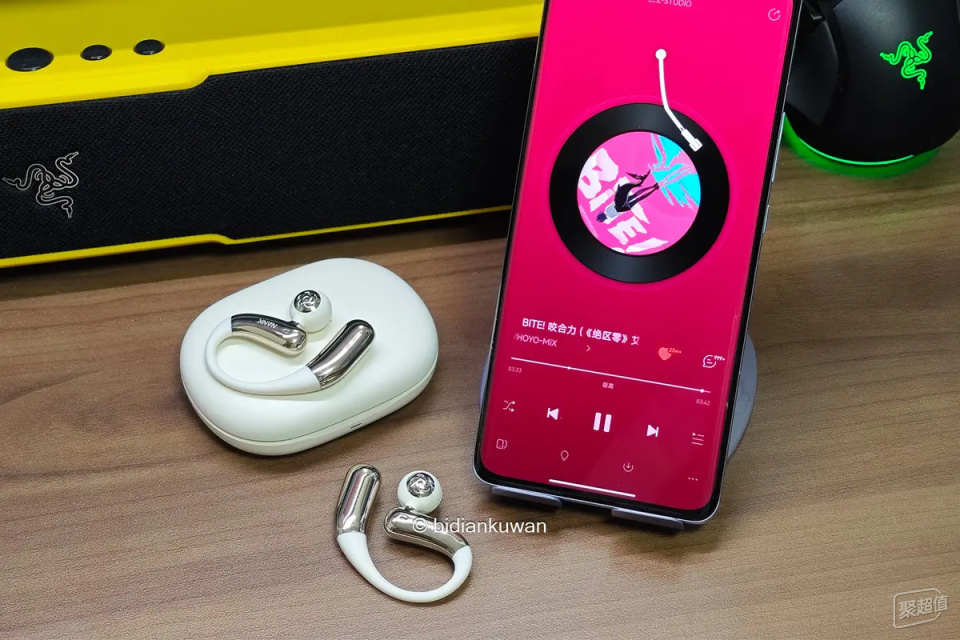 早点弃用入耳式耳机！音痴请听劝，别等老来耳背空流泪
