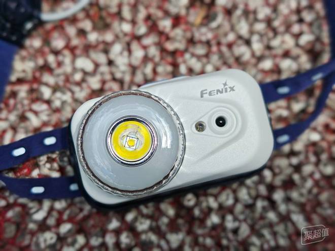 FENIX HL17R头灯：炫彩变化神奇，惊艳彩感应功能